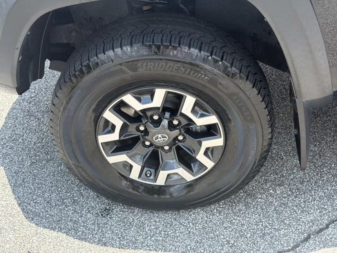Used 2020 Toyota Tacoma TRD Off-Road AWD/4WD image 11