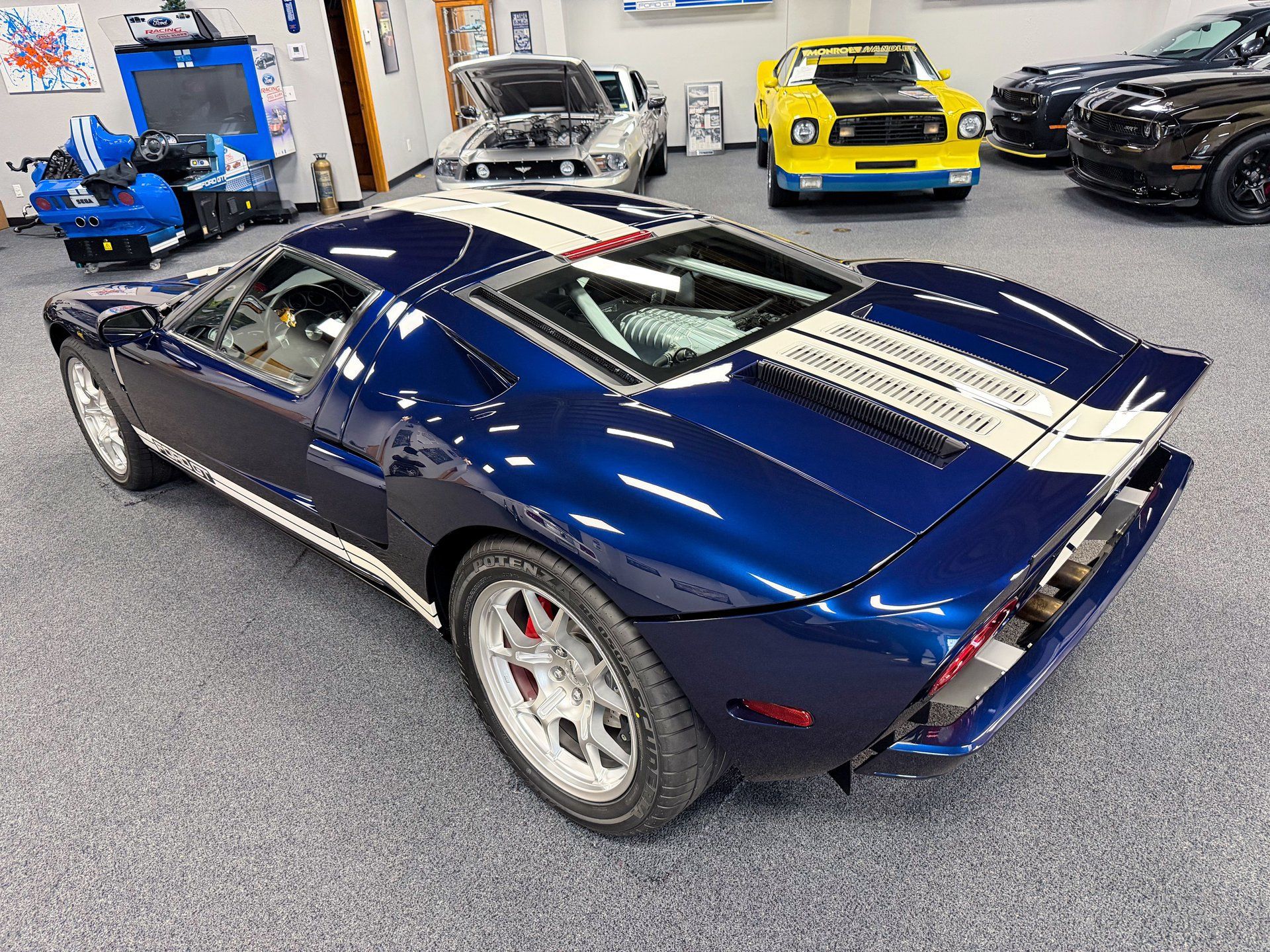 Used 2006 Ford GT RWD image 38