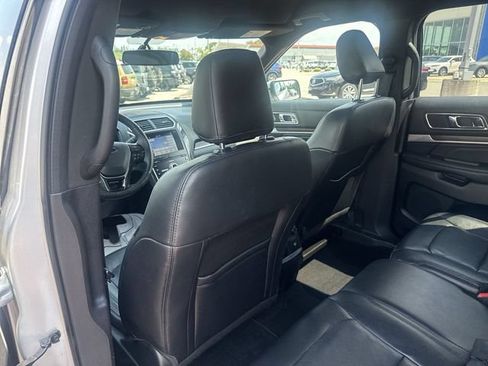 Used 2019 Ford Explorer Limited w/ Class III Trailer Tow Package FWD image 25