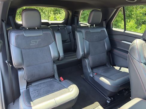 Used 2025 Ford Explorer ST AWD/4WD image 30