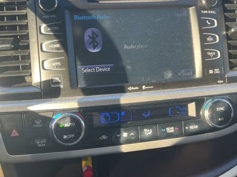 Used 2015 Toyota Highlander Limited image 16