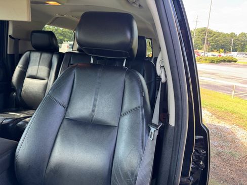 Used 2014 Chevrolet Suburban LT w/ Luxury Package RWD image 32