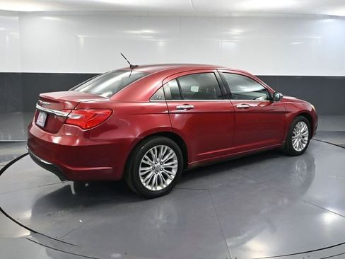 Used 2012 Chrysler 200 Limited FWD image 4