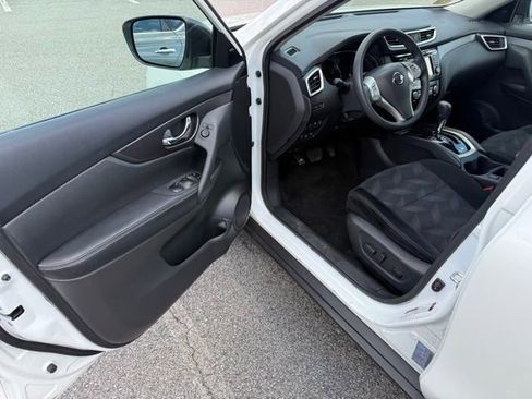 Used 2016 Nissan Rogue SV w/ SV Premium Package AWD/4WD image 12