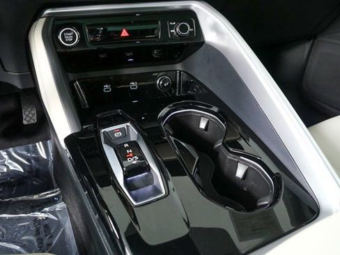 Used 2025 Audi Q5 Premium w/ Convenience Package image 17