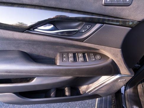 Used 2020 Cadillac Escalade Platinum image 12
