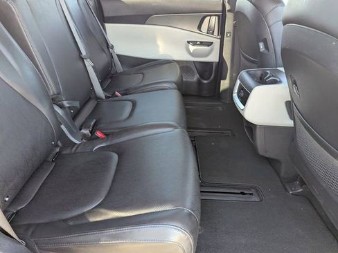 Used 2024 Kia Carnival LX image 13