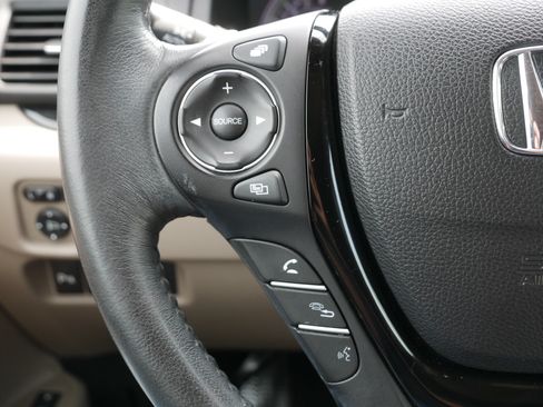 Used 2017 Honda Pilot Touring image 31