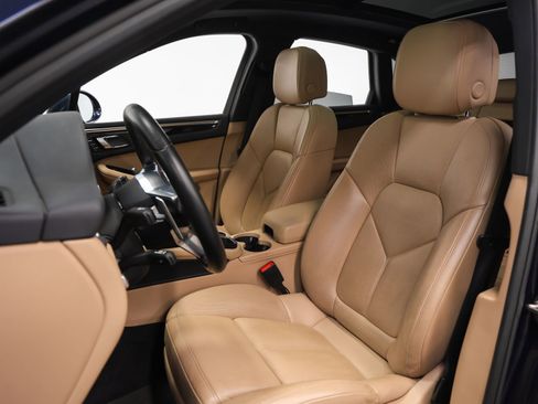 Used 2020 Porsche Macan image 38