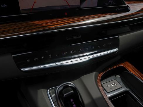 Used 2021 Cadillac Escalade Premium Luxury w/ Driver Assist Tech Package AWD/4WD image 19