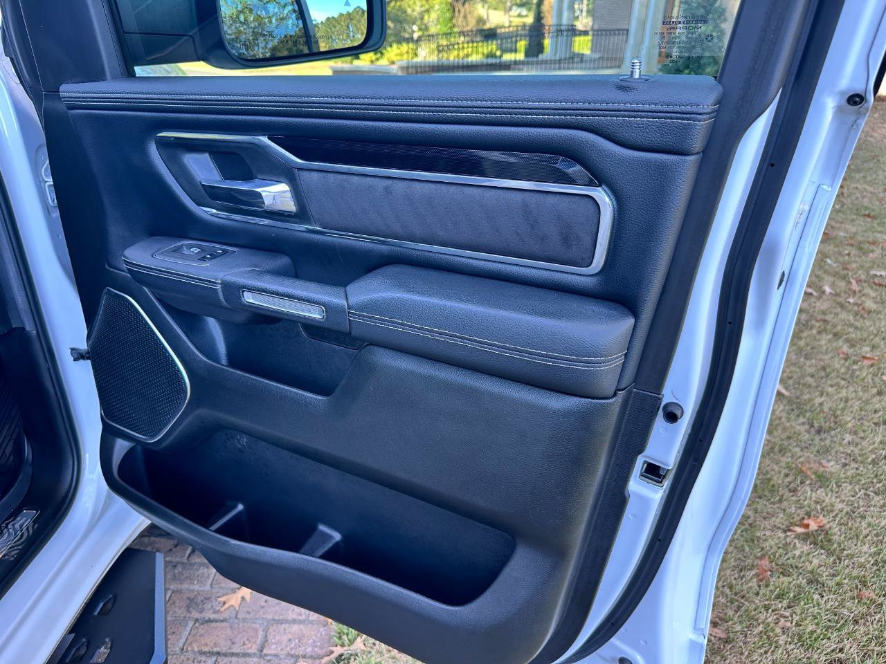 Used 2022 RAM 1500 Laramie w/ Sport Appearance Package AWD/4WD image 25