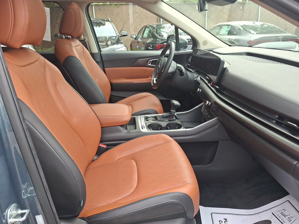 Used 2026 Kia Carnival SX w/ SX Dark Edition Package FWD image 17
