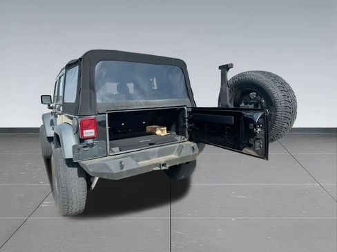 Used 2016 Jeep Wrangler Unlimited Sport w/ Connectivity Group image 36