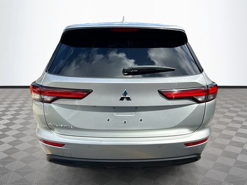 Used 2024 Mitsubishi Outlander ES FWD image 7