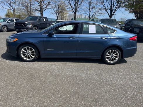 Used 2019 Ford Fusion SE image 4