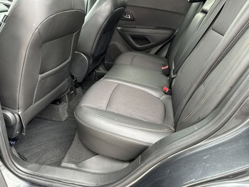 Used 2018 Chevrolet Trax LT w/ LT Convenience Package FWD image 30