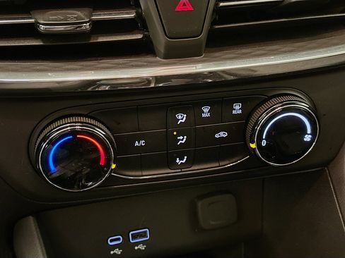 Used 2025 Buick Encore GX Preferred image 24