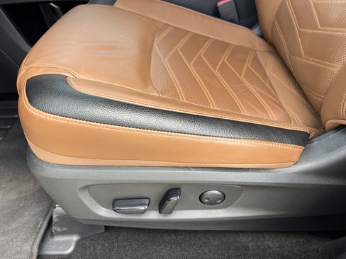 Certified 2024 Nissan Pathfinder Platinum w/ Lighting Package (N92) image 24