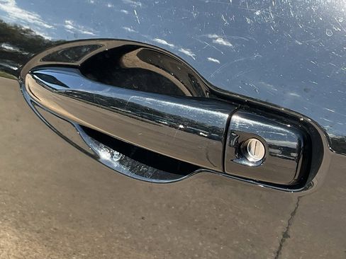 Used 2025 Nissan Versa SV image 10