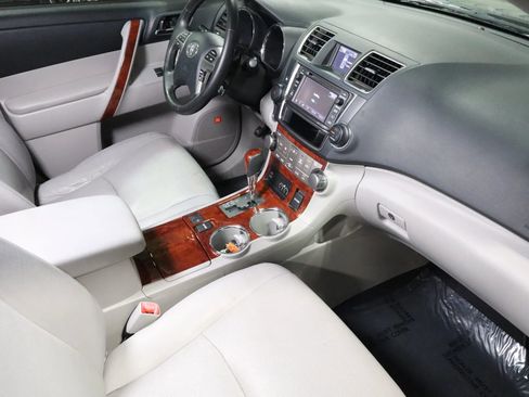 Used 2013 Toyota Highlander Limited image 16