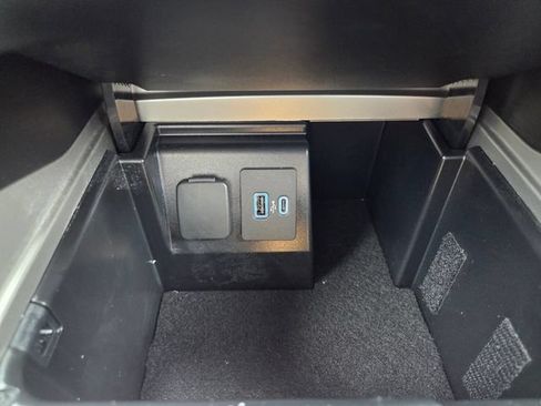Used 2023 Ford Explorer XLT w/ Equipment Group 202A RWD image 27
