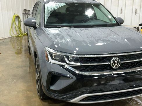 Used 2022 Volkswagen Taos SEL image 3