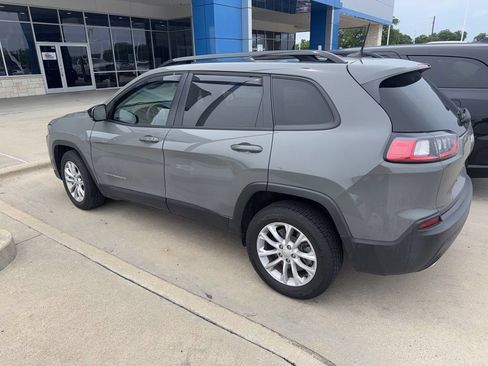 Used 2022 Jeep Cherokee Latitude Lux w/ Sun & Sound Group FWD image 2