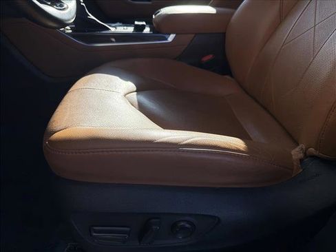 Used 2021 Toyota Highlander Platinum image 12