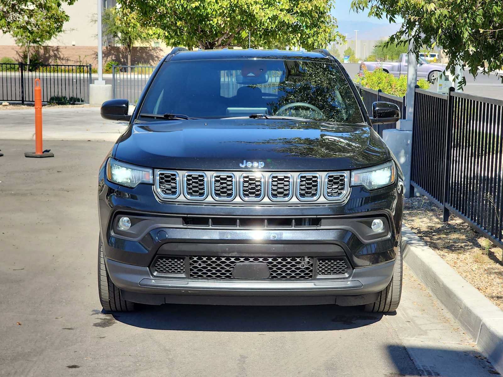 Used 2024 Jeep Compass Latitude AWD/4WD image 3