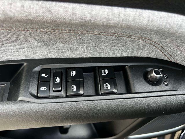 Used 2023 Jeep Compass Latitude AWD/4WD image 16