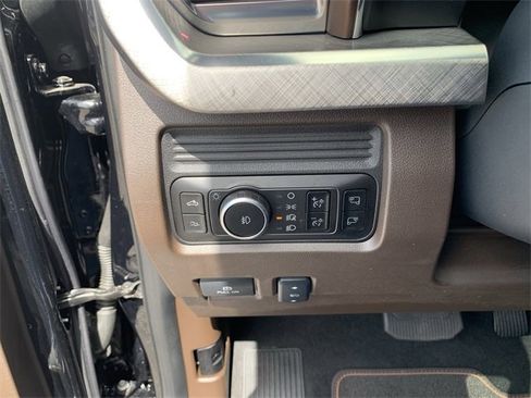 Used 2025 Ford F350 King Ranch w/ FX4 Off-Road Package image 31