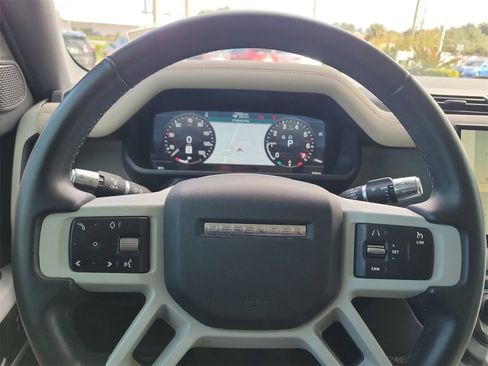 Used 2022 Land Rover Defender 110 SE image 28