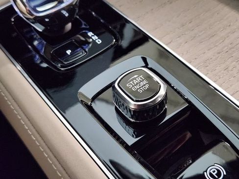 New 2026 Volvo XC90 B6 Plus w/ Protection Package Premier AWD/4WD image 21