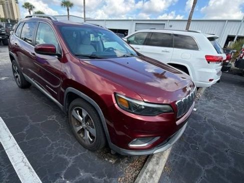 Used 2019 Jeep Cherokee Limited FWD image 2