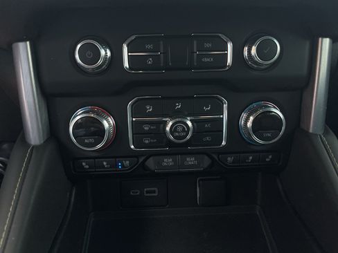 Used 2022 GMC Yukon SLT w/ SLT Premium Package AWD/4WD image 27