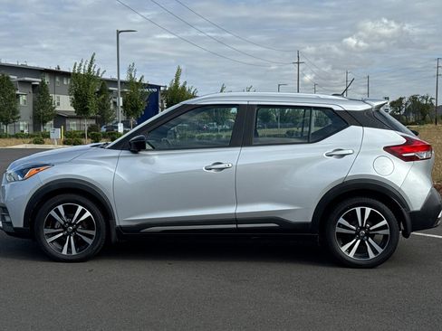 Used 2020 Nissan Kicks SR image 6