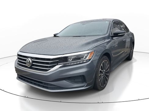 Used 2022 Volkswagen Passat 2.0T image 3