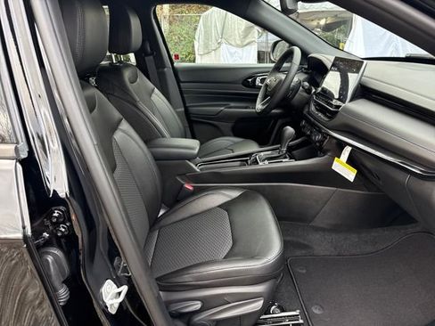 New 2026 Jeep Compass Latitude image 9