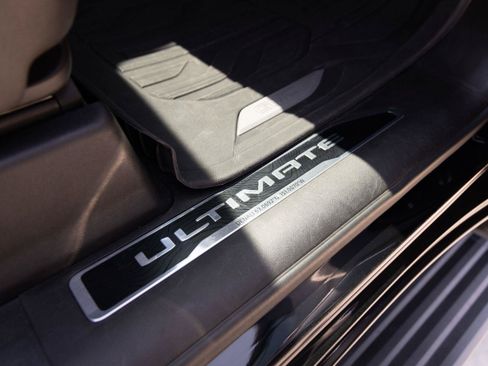 Used 2024 GMC Sierra 3500 Denali Ultimate AWD/4WD image 22