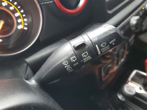 Used 2018 Jeep Wrangler Unlimited Sahara image 27