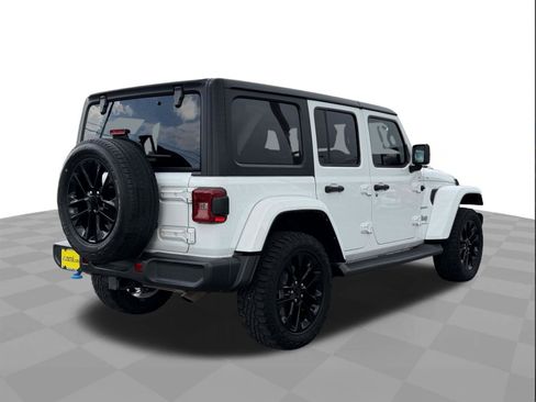 Used 2023 Jeep Wrangler Unlimited Sahara w/ Cold Weather Group AWD/4WD image 5