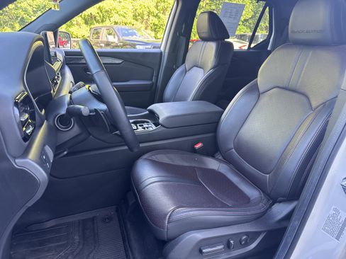 Used 2025 Honda Pilot Black Edition image 5