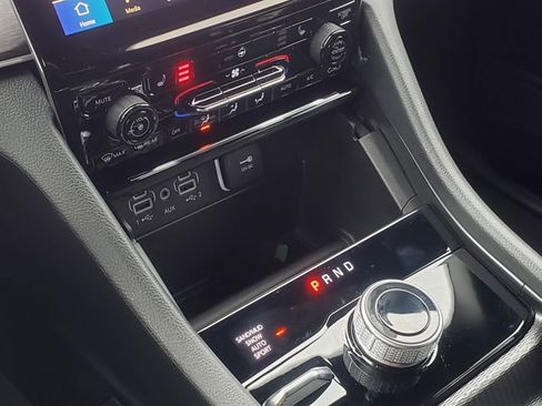 New 2025 Jeep Grand Cherokee Limited image 13