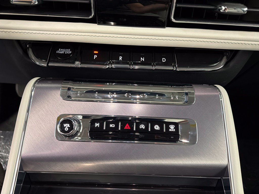 Used 2026 Lincoln Aviator AWD image 14