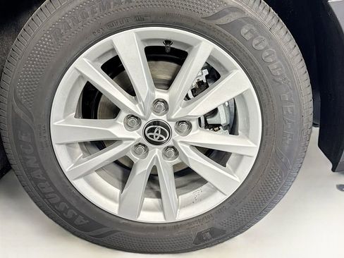 Used 2026 Toyota Camry LE FWD image 30