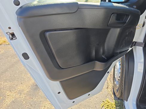 Used 2025 RAM ProMaster 2500 w/ Convenience Group image 11