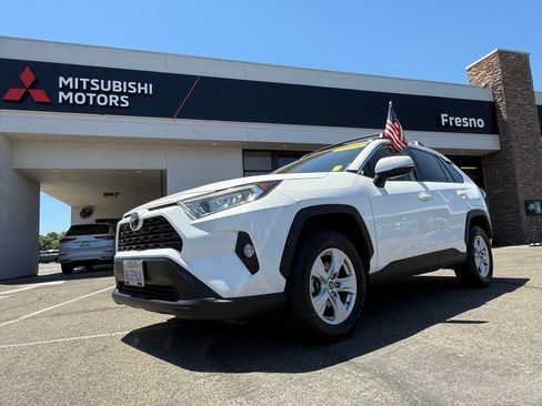 Used 2019 Toyota RAV4 XLE FWD image 1
