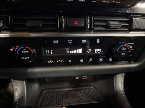 Used 2025 Nissan Pathfinder SL AWD/4WD image 29