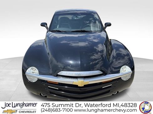 Used 2004 Chevrolet SSR RWD image 8