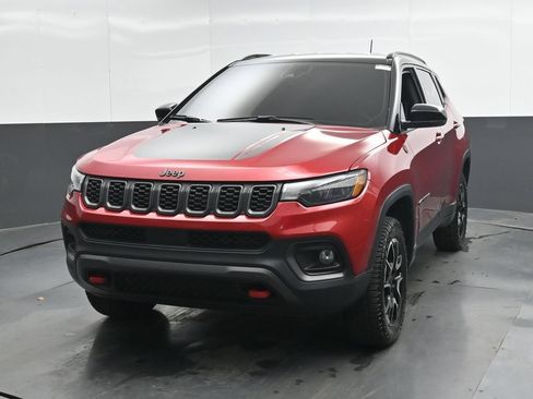 Used 2025 Jeep Compass Trailhawk AWD/4WD image 6